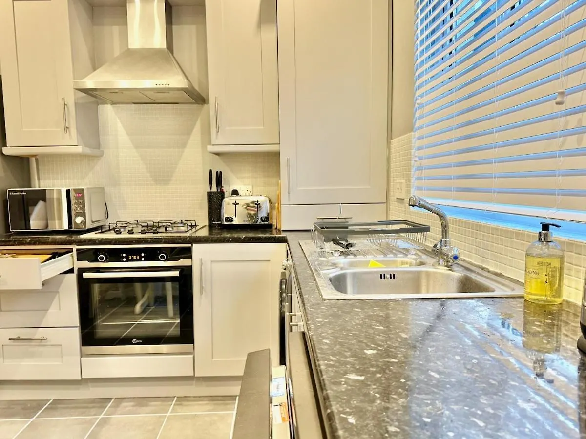 The Urban Oasis - Great Location Near Pubs, Restaurants And More! Bus Links On Doorstep Belfast