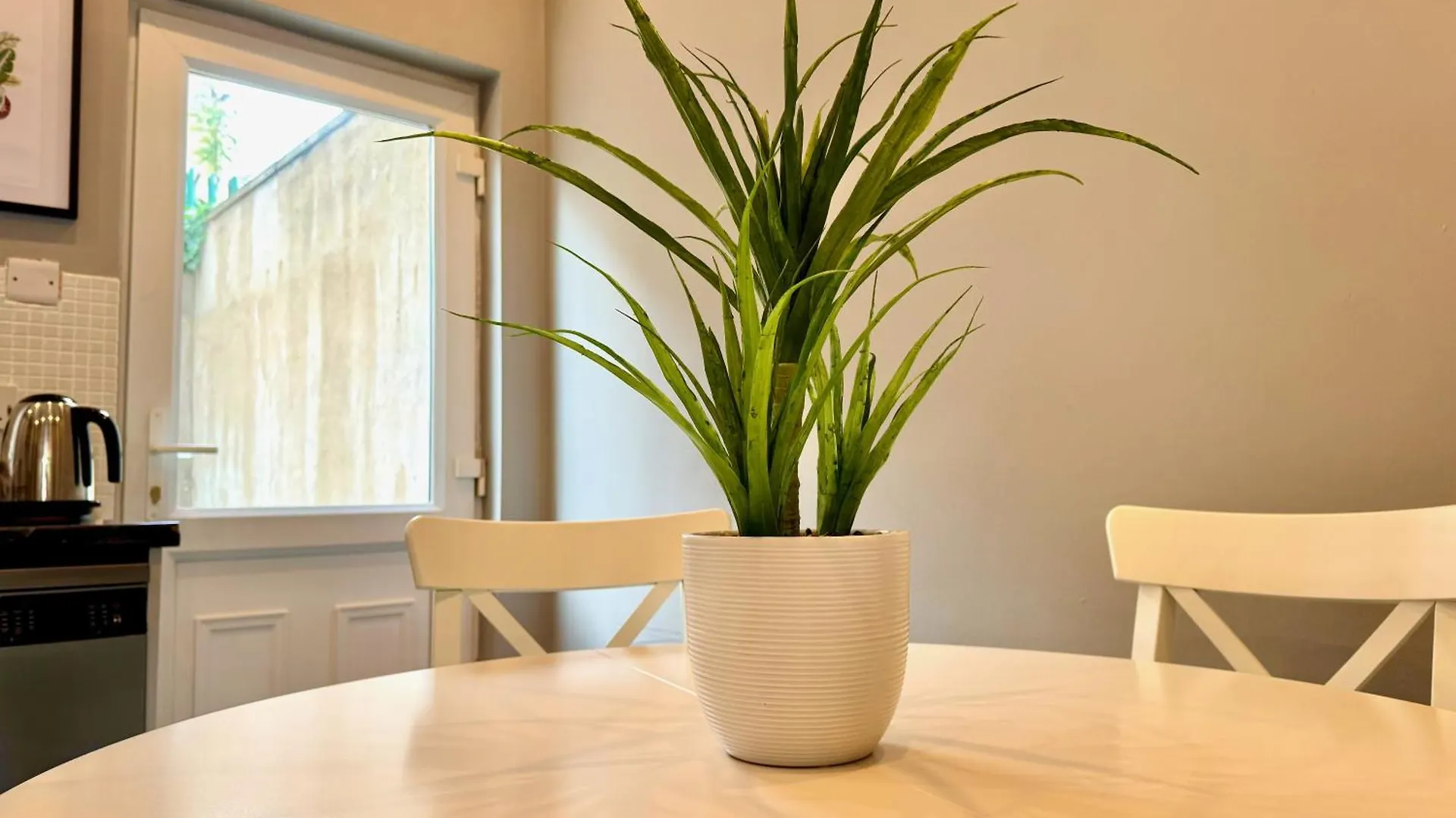 The Urban Oasis - Great Location Near Pubs, Restaurants And More! Bus Links On Doorstep Belfast 0*,  Reino Unido